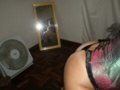 Coroa rabuda metendo de lingerie