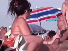 Coroa Safada e Gostosa Metendo na Praia de Nudismo Abricó na Barra da Tijuca – RJ