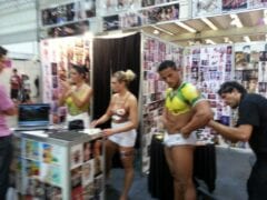 Câmera Escondida Flagra as Gostosas Amadoras da Erótika Fair 2014 - São Paulo