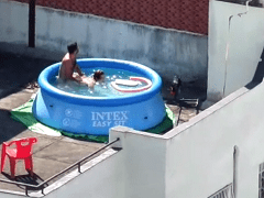 Flagra Amador Brasileiro Sensacional de Casal Trepando na Piscina na Lage de Prédio – RJ