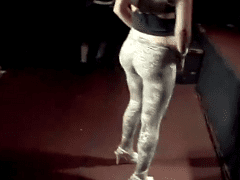 Vazou no WhatsApp Video Amador de Ninfeta Gostosa Dançando Funk Para a Galera em Baile no RJ