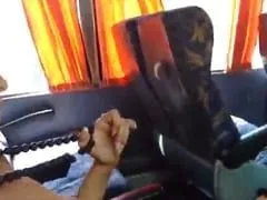 Caiu na Net – Vídeo Amador Incrível De Casal de Adolescentes Fodendo No Ônibus e Amigo Filma