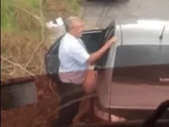 Flagra Amador Brasileiro de Tiozão Comendo Gostosa Safada de Dia no Carro no Murumbi – SP