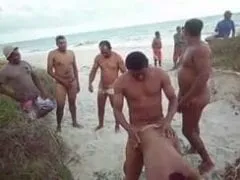 Marido Corno do Recreio – RJ Chama Galera Da Praia Para Comer Sua Esposa e Faz Porno Caseiro