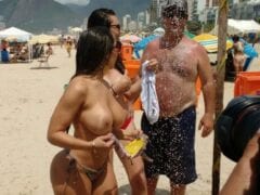 Vazou no WhatsApp Fotos Amadoras de Mulher Melão Hoje Em Copacabana - RJ