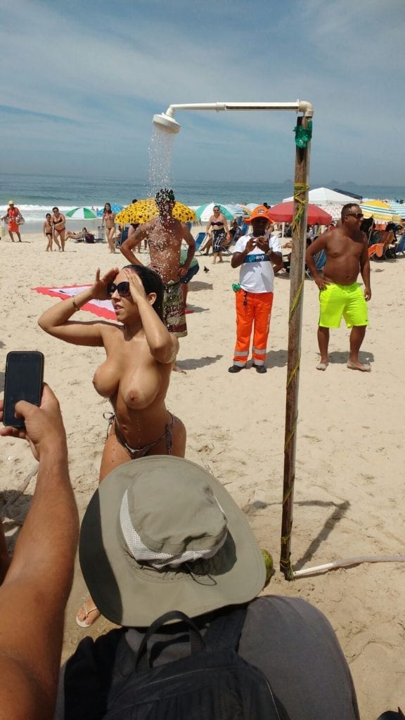 Vazou No Whatsapp Fotos Amadoras De Mulher Melão Hoje Em Copacabana 