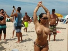 Vazou no WhatsApp Fotos Amadoras de Mulher Melão Hoje Em Copacabana - RJ