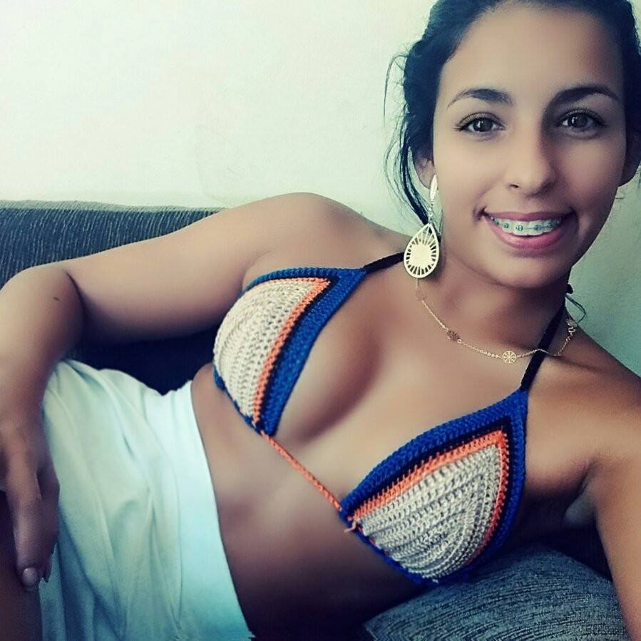 Vídeo pornô com meninas novinhas