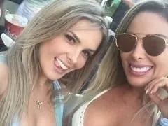 Rapaz Sortudo Leva Duas Putas Estilo Panicat Para Motel em São Paulo – SP e Grava Vídeo Amador Das Duas Gostosas se Chupando – 2