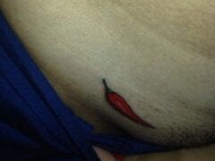 Contribuição Amadora Nacional - Gostosa Tira Fotos Peladinha Exibindo Sua Tatuagem de Pimenta Perto da Xota e Cai na Net - SP