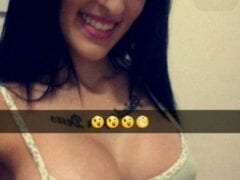 Contribuição Caseira Nacional - Larissa Pimentel de 18 anos Envia Fotos dos Seus Peitos Para Ficante no Seu Snapchat e Cai na Net - BA