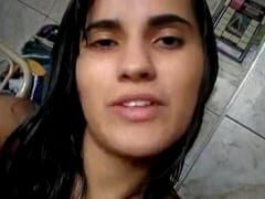 Amadora Sapeca Grava um Pornô Caseiro Pra Enviar Pro Namorado Tocando Uma e se Exibindo Nua na Cozinha Mas Acaba Vazando na Web – Xvídeos