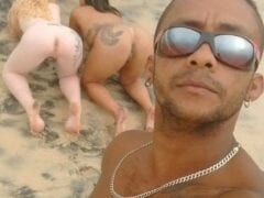 Pescador Tarado Grava um Pornô Amador ao ar Livre Comendo Uma Morena e um Albina de Quatro na Beira do Mar e Vídeo Acaba Vazando na Net - BA