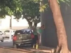 Casal é Flagrado Transando na Rua Após a Virada do Ano em Uma Rua Deserta de Cabo Frio – RJ e Vídeo Para na Web – Caiu na Net