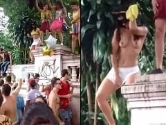 Gostosa Perde a Linha no Carnaval de Belo Horizonte – MG e Fica Com os Peitos de Fora no Meio da Rua Alegrando a Rapaziada – Xvídeos