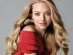 A Atriz Amanda Seyfried Caiu na Net em Fotos Amadoras Pagando um Boquete Pro Seu Namorado no Meio do Mar em Uma Prancha de Stand up