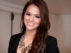 Bruna Marquezine Usou um Fio Dental Com Uma Saia Transparente e Começou a Rebolar Gostoso Fazendo a Alegria da Rapaziada no Bloco da Favorita – RJ