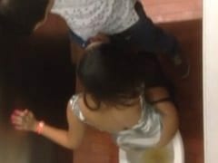 Raquel de Londrina – PR é Flagrada Trepando no Banheiro de Uma Festa Com um Desconhecido e Vídeo é Jogado na Web – Caiu na Net