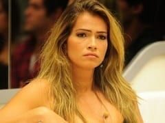 Suposta Fani Pacheco Ex BBB Parou na Net Fazendo Show em Casa Noturna no Rio de Janeiro – RJ Masturbando a Sua Bucetinha Com Consolo e se Exibindo – 2