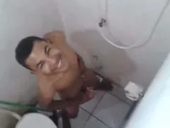 Gay Pegou Seu Amigo no Flagra se Masturbando e Tarado dá Apenas um Sorriso Quando Descobre Que Ele Esta Filmando – GO
