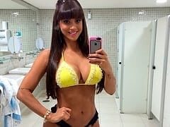 Carol Dias Panicat Muito Gostosa Pagou Peitinho ao Vivo de Propósito e Fez a Alegria Dos Telespectadores – Caiu na Net