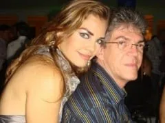Pâmela Bório Gostosa Ex-primeira Dama da Paraíba, Jornalista e Apresentadora Caiu na Net Peladinha Exibindo Seus Peitos Deliciosos
