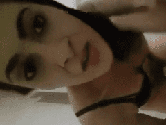 Luna Carmago Ninfetinha Muito Gostosinha de Cariacica – ES Gravou um Vídeo Íntimo Fazendo Strip e Masturbando Sua Buceta Mais Que Deliciosa