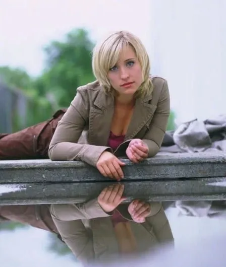 Allison Mack A Chloe De Smallville Está Sendo Acusada De Ser Líder De