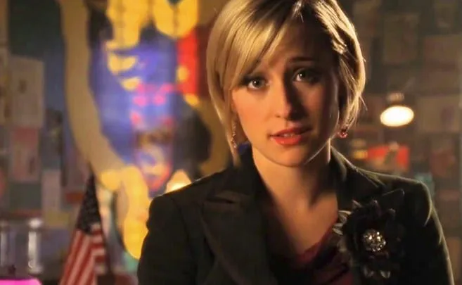 Allison Mack A Chloe De Smallville Está Sendo Acusada De Ser Líder De