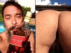 “Que no Natal Não Falte o de Beber e o de Comer” Barbudo Tira Onda na Piscina Mostrando Seu Natal Recheado de Whisky e Buceta