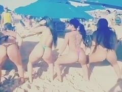 Campanha Reboladas na Praia: Amigas Safadas se Juntaram Pra Fazer Uma Perfomance na Praia Rebolando Gostoso em Público – Amadoras