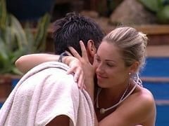 BBB18: Jéssica a Participante Que Namora Seduziu o Lucas de Vez e Após Ter Sido Masturbada Por Ele Resolve Retribuir Tocando Uma Punheta Pro Cara Que é Noivo Fora da Casa