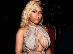 Nicki Minaj a Rapper Gostosa Demais Pagou Peitinho Durante um Show Nos EUA e Vídeo Parou na Web