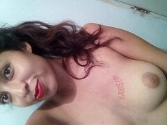 Alice Exibicionista Ninfeta de 19 Anos Ficou se Exibindo Peladinha em Frente a Câmera Sensualizando e Mostrando o Que Tem de Melhor