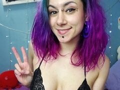 Olivia Canadense Ninfeta do Cabelo Roxo Que é Exibicionista Ficou se Exibindo Peladinha Masturbando Sua Xota Com Vibrador e um Plug Anal no cu