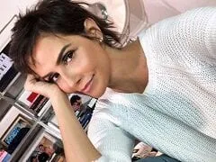 Deborah Secco Atriz da Globo Teve Seu Suposto Vídeo Vazado na Net Trocando de Biquíni e Exibindo Seus Peitões e Sua Buceta no Carro