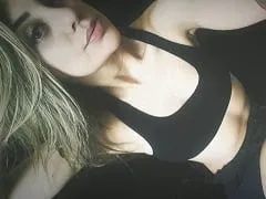 Bruna Ferraz Ninfeta Carioca Deliciosa Ficou de Quatro Pro Namorado Enterrar a Piroca e Gravou um Vídeo Caseiro