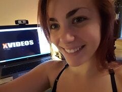 Kate Ninfeta Gatinha Demais e Bem Safadinha Que Trabalha Como CamGirl Gravou um Vídeo Masturbando a Xereca Com Vibrador