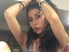 Mariane Morena Deliciosa Ficou de Quatro Masturbando a Buceta e o Cuzinho Enquanto Gravava um Vídeo Excitante da Exibição