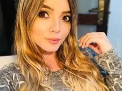 Pamela Jay Ninfeta Gata de Peitos Enormes e Com Carinha de Princesa Ficou se Exibindo Peladinha e se Masturbou Com um Vibrador Gemendo de Prazer