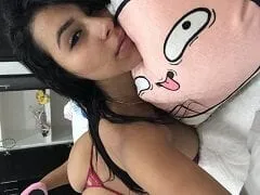 Nicole Morena Espetacular da Xereca Inchada Ficou se Masturbando Cheia de Tesão e Ficou se Exibindo Peladinha na Ousadia