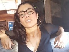 Maya Morena Safadinha Demais Usou um Consolo Pra se Masturbar Com Força e Gravou um Vídeo Amador da Sacanagem