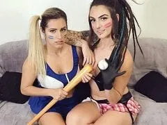 Dread Hot e Mia Linz Duas Maravilhosas Fizeram um Piquenique Juntas Enfiando Frutas no cu e na Xereca e Ainda se Chuparam Gostoso