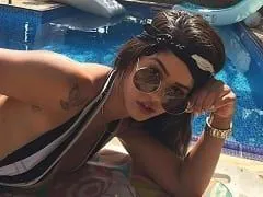 Carnaval 2019: Shayenne Samara Curtiu o Último Dia de Carnaval na Piscina Peladinha Escutando um Samba