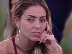 BBB19: Paula Sperling a Advogada Gostosa Estava Colocando um Biquíni e Acabou Pagando Peitinho Novamente