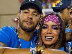 Neymar e Anitta Foram Flagrados Dando um Beijo de Língua no Meio do Carnaval de 2019 e Folião Gravou a Cena Que Gerou Polêmica