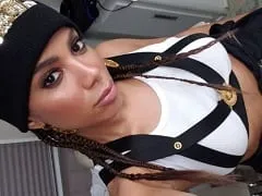 Anitta a Cantora Mais Devassa do Brasil Foi Flagrada Beijando Duas Mulheres Possivelmente Pra um Clipe