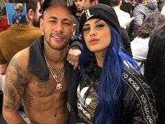 Neymar e Tati Zaqui Ficam Trocando Caricias no Aniversário do Jogador e Quando Ela Estava Cantando Ele Babou na Bunda da Gostosa
