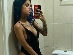 Tati Zaqui a Gostosa do Cabelo Azul Fez Uma Coreografia da Sua Nova Música Embrazadinha e Rebolou Com Muito Talento Sua Bunda Maravilhosa