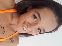 Nicole Ninfeta Moreninha Cadela Ficou Simulando um Oral Com Consolo Lambuzando o Brinquedo Todo de Saliva